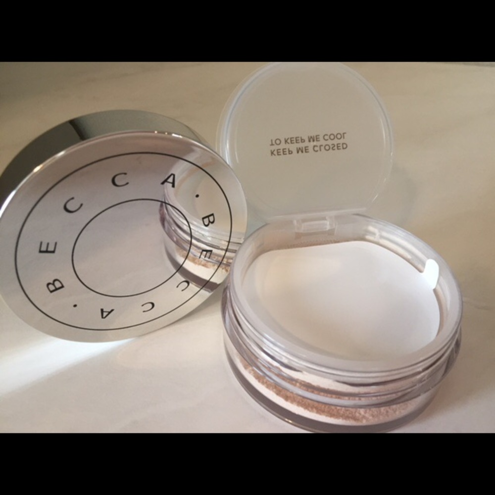 Becca translucent powder